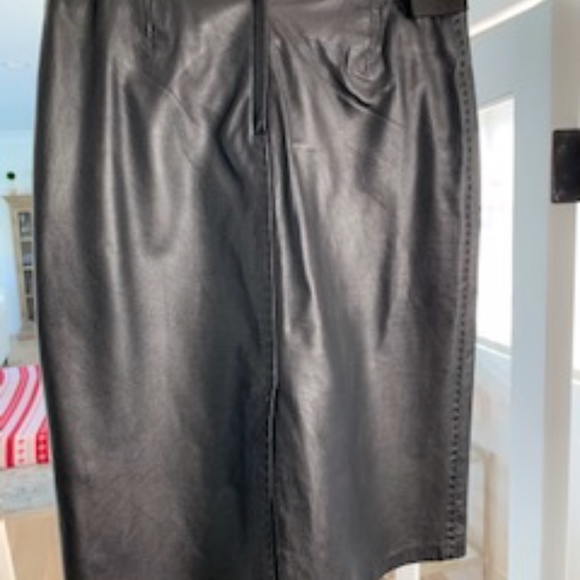 BLACK LEATHER SKIRT - Picture 2 of 4